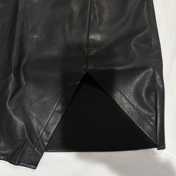 Choies Black Asymmetrical Mini Skirt - Picture 3 of 7